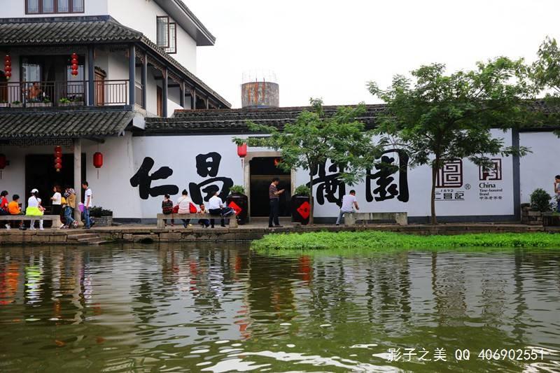 逃离破旧弃城
